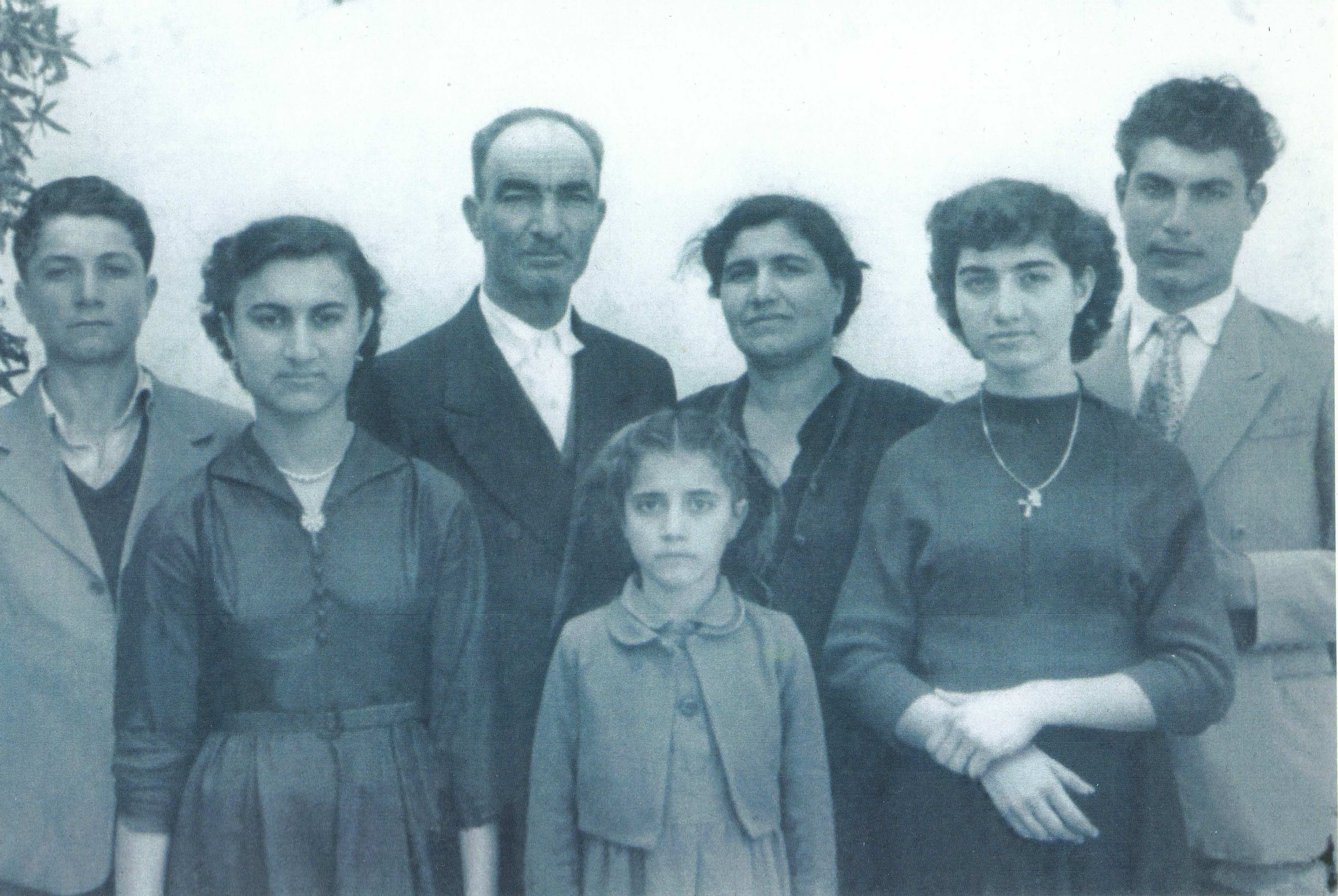 velis-family1.jpg